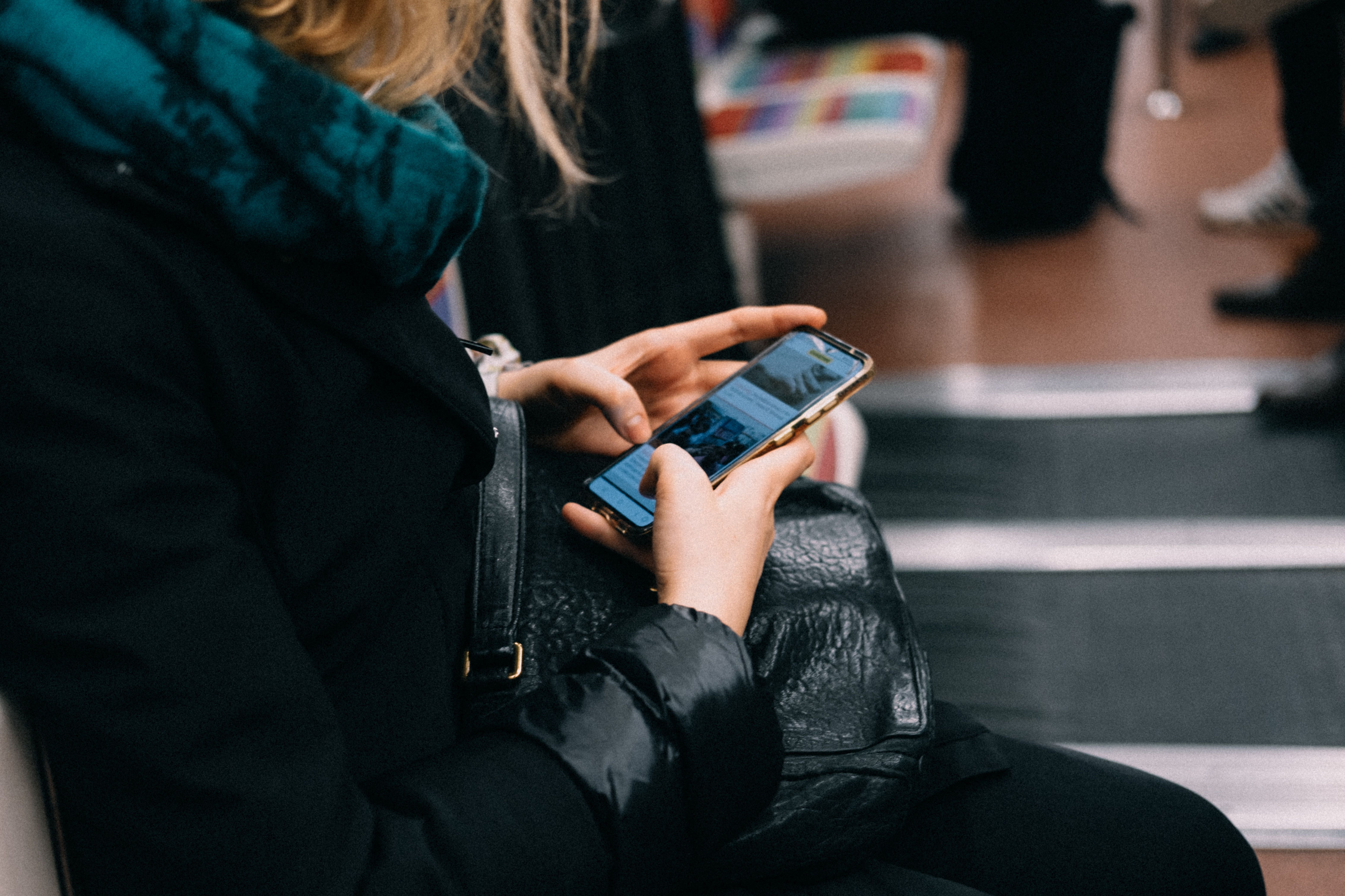 Trusted contact receiving ride completion alert